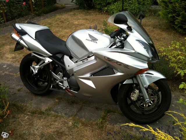 hondavfr800vtec.jpg