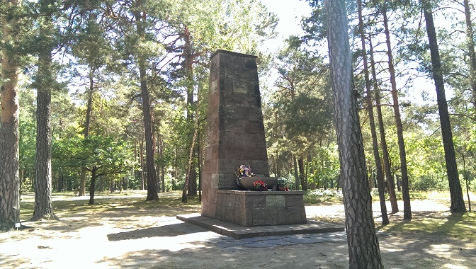 Minnesmärke på Halbe kyrkogård.