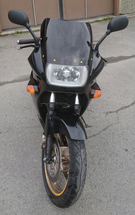 VFR750F-89 front.jpg